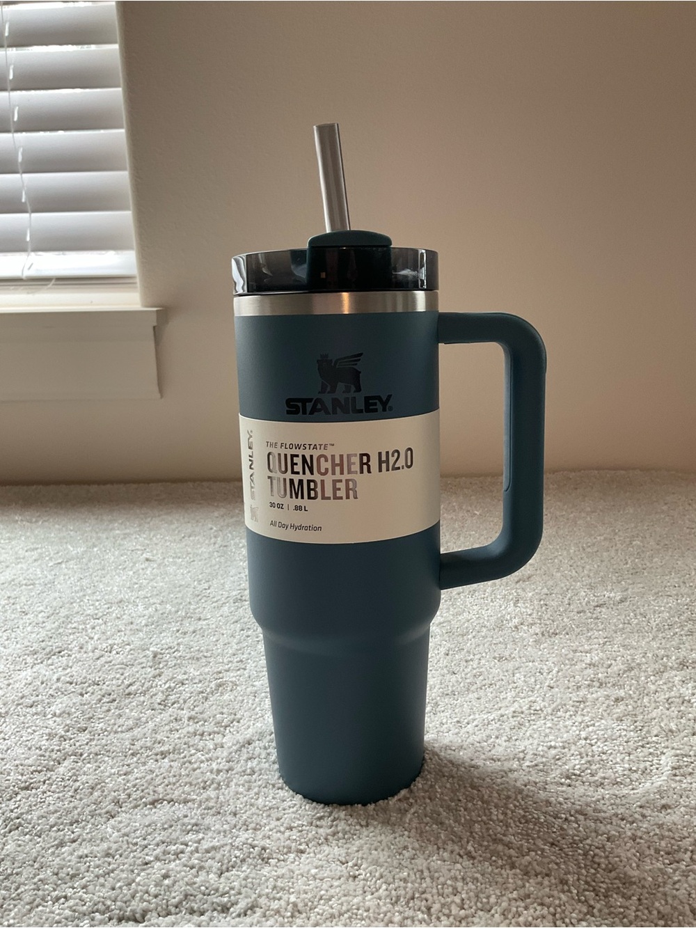 Stanley 30 oz Stainless Steel H2.0
FlowState Quencher Blue Spruce
Tumbler NWT